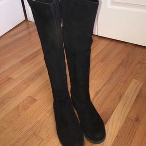 Unisa stretchy faux suede boot size 8
